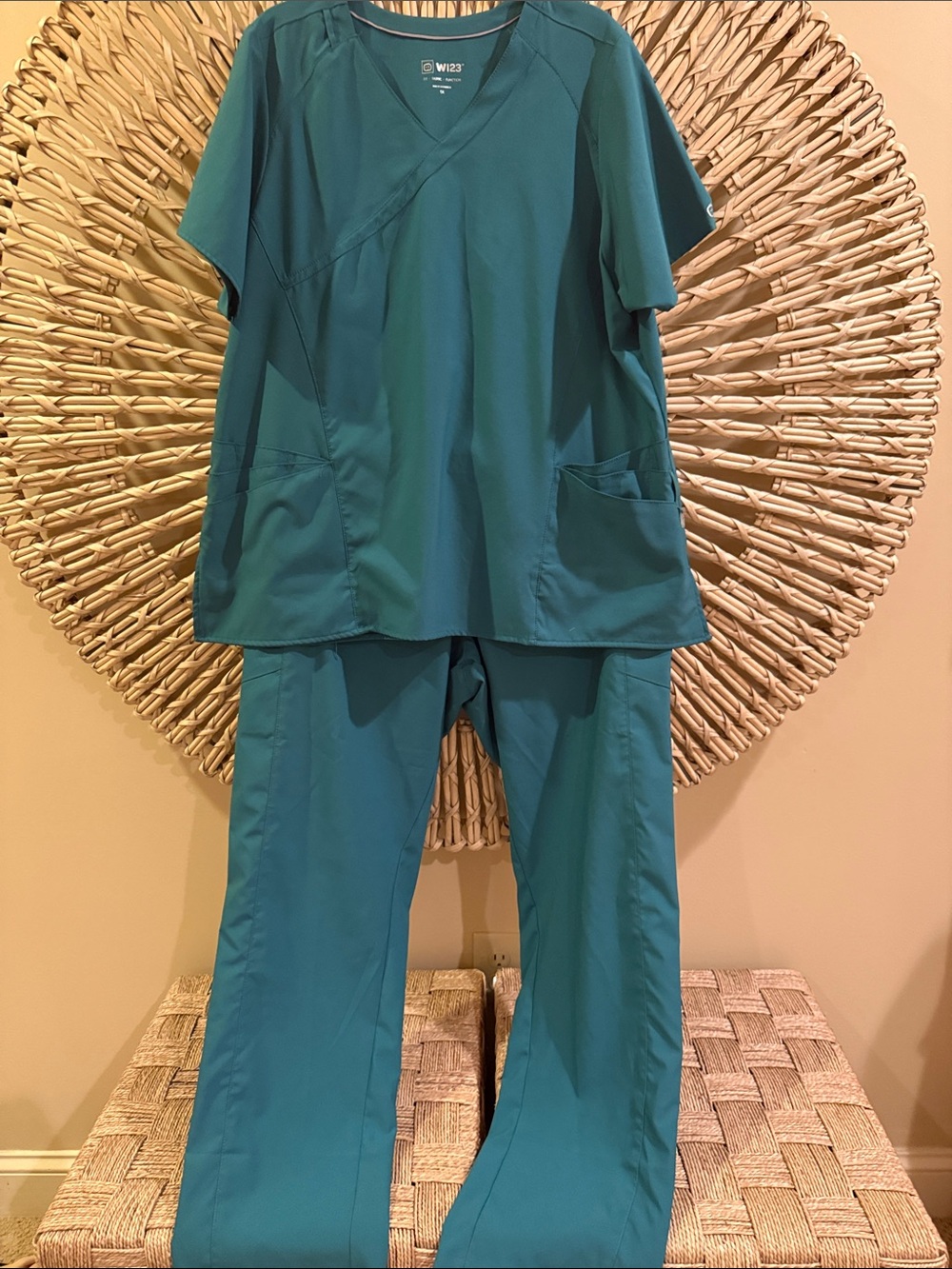 W123 Teal Medical Scrub Set - V-Neck Top & Pants